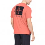 Tričko od značky Under Armour v oranžové barvě s motivem boxerských rukavic.